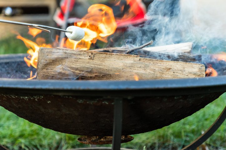 marshmellow over a firepit